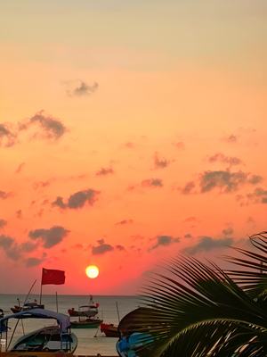 平移，太阳尽量大，夕阳尽量红