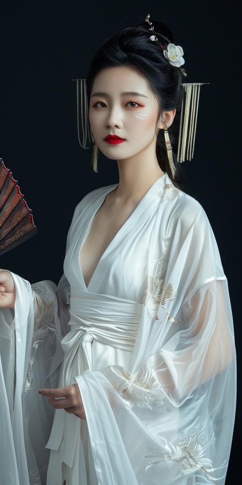 中国古代身穿白色超薄高端汉服美女，妆容精致，手拿水墨扇子，黑色背景，画面超清晰