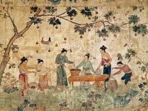一个古代街市的场景，其中涉及到的六个人分别在进行不同的日常活动：两个人在打水，两个人在洗衣服，两个人在摘果子。