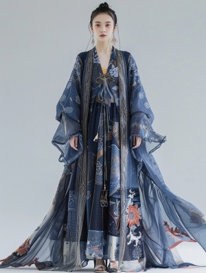 清冷蓝色傣族连衣裙，融合传统与时尚
