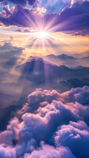 宁静祥和：日出日落时的云层山脉景观