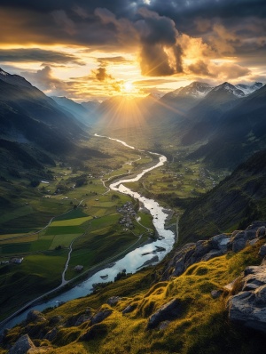 瑞士山顶夕阳逆光照射山底金色光线