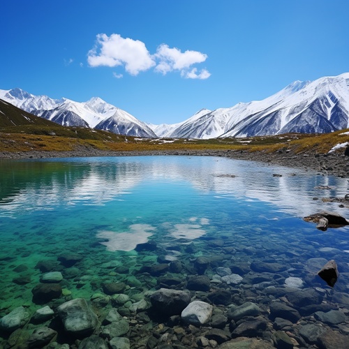 蓝天下的赛里木湖，湖岸边行人稀少，周围群山环绕，雪山映照在水面上，波光粼粼，岛屿遍布，碧水清澈。浅蓝色和深青色的风格，雪山倒映在水中，奇石罗列，湖面上飘着薄雾，令人心旷神怡。水生植物一草一木地细致描绘，细节丰富且精致，拍摄角度多样，让人仿佛置身其中。真实拍摄实景拍摄